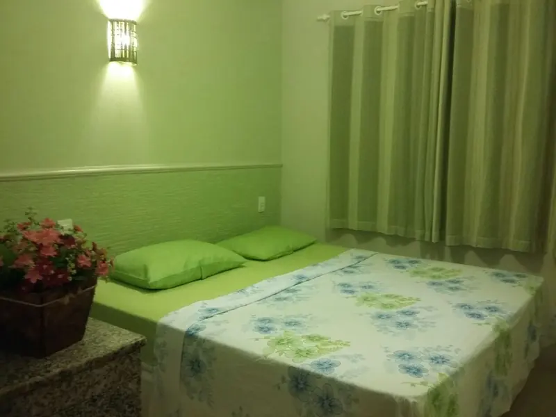 Chalé Orquídea — quarto de casal
